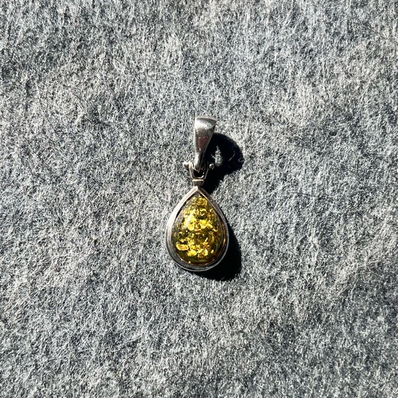 Green Amber pendant - Picture 1 of 3